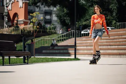 Foto de mujer patinando. Foto de mujer patinando.