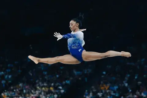 Simone Biles ganó 4 medallas en París. Oro en all around, por equipos y salto. En suelo sacó plata. 