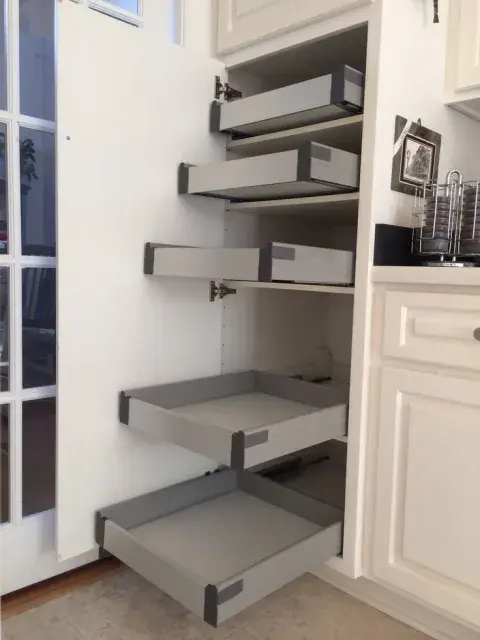Foto de mueble con estante deslazante. Foto de mueble con estante deslazante.