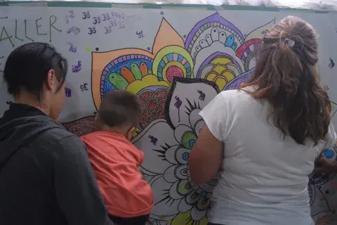 El objetivo del programa es ofrecer a cada niño o adolescente que vive en un hogar de la Ciudad un sostén emocional mientras se resuelve su situación judicial: si podrá volver con su familia de origen, con su familia ampliada o si será adoptado