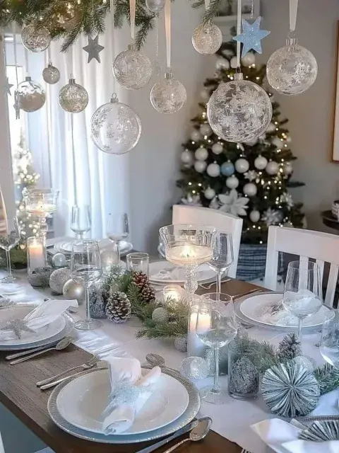 Simbólico, luminoso y versátil, el blanco se convierte en el gran protagonista de las mesas festivas de este Año Nuevo Simbólico, luminoso y versátil, el blanco se convierte en el gran protagonista de las mesas festivas de este Año Nuevo