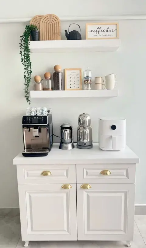 Entre los más elegidos aparece la torre de desayuno, una especie de estación vertical que concentra en un solo lugar cafetera, tostadora, freidora y tazas.
