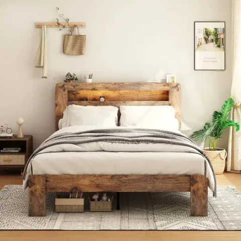 Los paneles de madera flotantes o murales detrás de la cama se están imponiendo como alternativas más ligeras al respaldo alto tradicional, aportando sensación de amplitud y personalidad. Los paneles de madera flotantes o murales detrás de la cama se están imponiendo como alternativas más ligeras al respaldo alto tradicional, aportando sensación de amplitud y personalidad.
