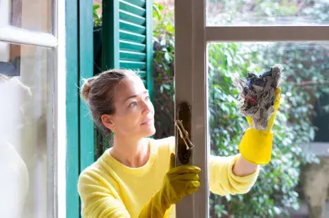 Antes de las lluvias: 5 trucos caseros (con vinagre y bicarbonato) para limpiar vidrios, ventanas y aberturas