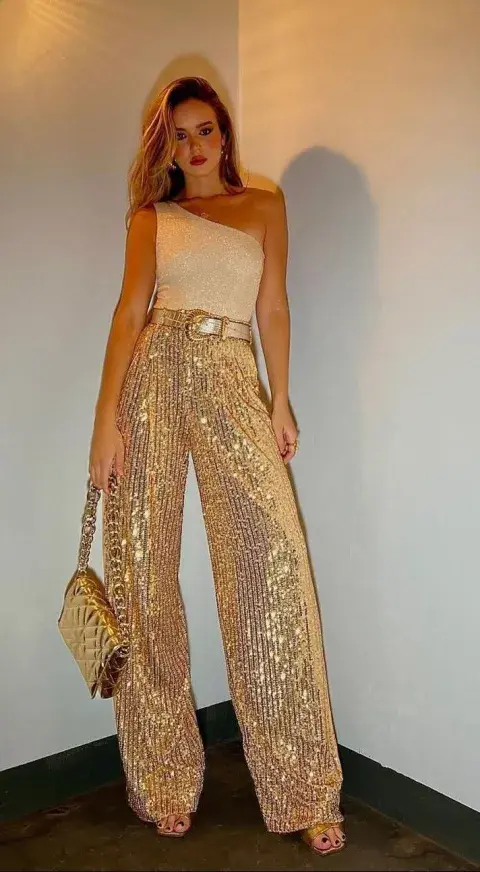 Las prendas en dorado son la alternativa perfecta para Año Nuevo Las prendas en dorado son la alternativa perfecta para Año Nuevo