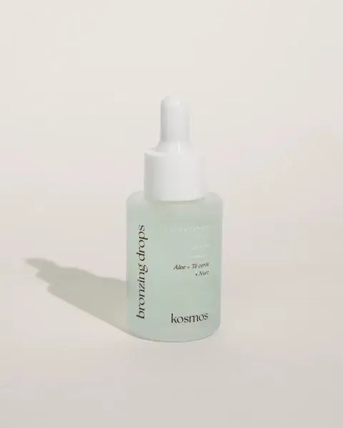 El autobronceante facial podés mezclarolo con tu crema hidratante para broncearte progresivamente (Bronzing Drops $39.850,00) El autobronceante facial podés mezclarolo con tu crema hidratante para broncearte progresivamente (Bronzing Drops $39.850,00)