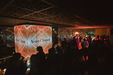 Yelloween fue también una nueva muestra del espíritu de COSTA7070: un sitio donde la gastronomía, la música y la coctelería se combinan para crear momentos que trascienden el formato tradicional del restaurante. Yelloween fue también una nueva muestra del espíritu de COSTA7070: un sitio donde la gastronomía, la música y la coctelería se combinan para crear momentos que trascienden el formato tradicional del restaurante.