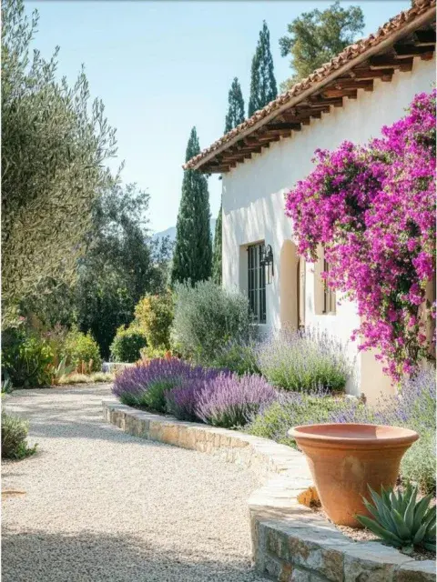 Jardín mediterráneo: cómo recrear este estilo en tu casa en Argentina