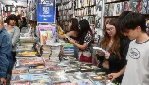 La Noche de las Librerías propone un encuentro con la literatura y fomenta la lectura y su disfrute con descuentos imperdibles. La Noche de las Librerías propone un encuentro con la literatura y fomenta la lectura y su disfrute con descuentos imperdibles.
