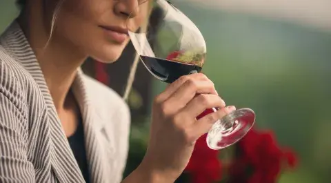 mujer cata vino mujer cata vino