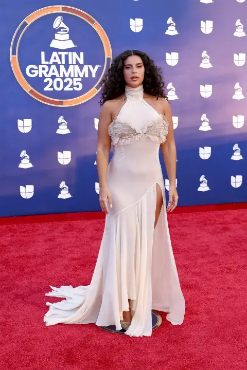 Nathy Peluso en la alfombra roja de los Latin Grammys 2025. Nathy Peluso en la alfombra roja de los Latin Grammys 2025.