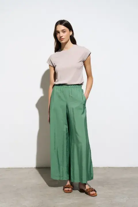 Un color súper veraniego perfecto para sumar al armario (NARE MODA) Un color súper veraniego perfecto para sumar al armario (NARE MODA)