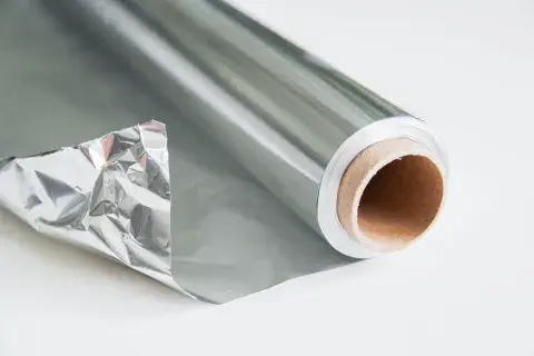 Por qué un lado del papel de aluminio es mate y el otro brillante: uno es el "correcto"