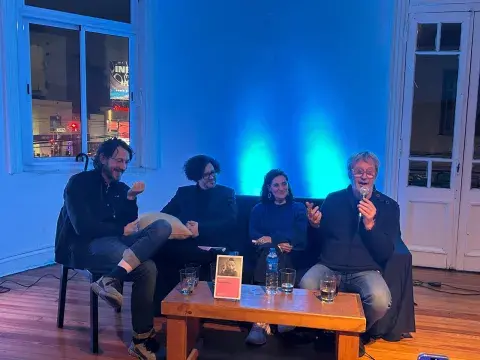 Francisco Moulia, Debret Viana, Lala Sosa y Federico Jeanmaire (de der. a iz.), en la presentación de "Amor seco" en Buenos Aires. Francisco Moulia, Debret Viana, Lala Sosa y Federico Jeanmaire (de der. a iz.), en la presentación de "Amor seco" en Buenos Aires.