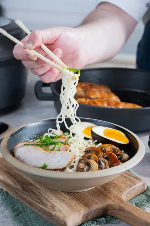 Ramen de pollo y hongos Ramen de pollo y hongos