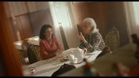 Foto de Julieta Zylberberg y Cecilia Dopazo en la serie Yiya.