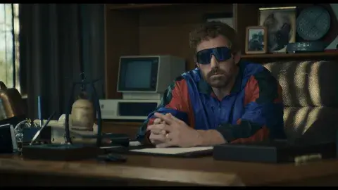 Ben Affleck como Phil Knight. Ben Affleck como Phil Knight.