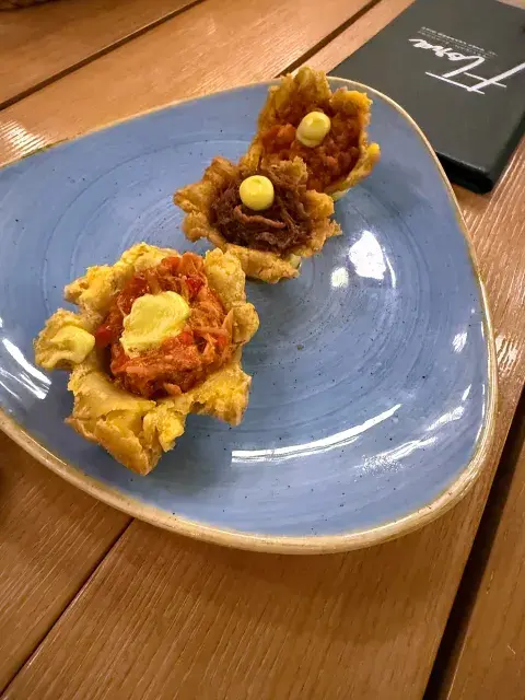 Los plátanos son uno de los ingredientes estrella en la cocina dominicana: se comen fritos, tipo puré y tipo puré frito. Los plátanos son uno de los ingredientes estrella en la cocina dominicana: se comen fritos, tipo puré y tipo puré frito.