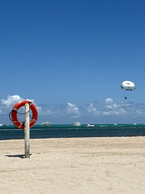 Podés hacer distintas excursiones que contratás en los hoteles: de pasaling a party-ferry. Podés hacer distintas excursiones que contratás en los hoteles: de pasaling a party-ferry.