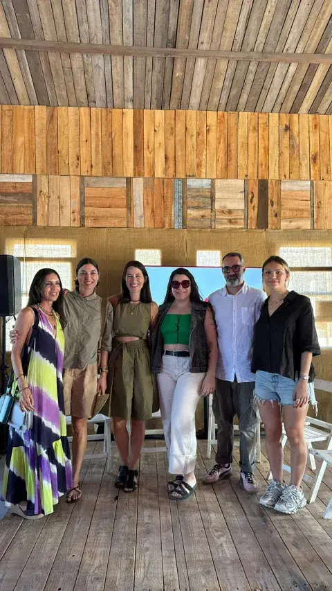 Cecilia Ezquerra de Audra, Dolores Guerrico de Coper, Agustina Fernández de Berkana. Vissani, directora de OHLALÁ!, Florencia Álvarez Pazos de Chaman, Roger Halley de Puli D. y Defina Cecilia Ezquerra de Audra, Dolores Guerrico de Coper, Agustina Fernández de Berkana. Vissani, directora de OHLALÁ!, Florencia Álvarez Pazos de Chaman, Roger Halley de Puli D. y Defina