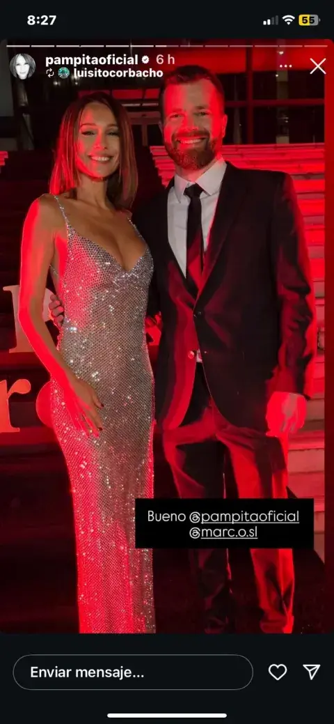 Pampita lució un vestido plateado lleno de destellos, que combinó perfectamente con el estilo moderno y sofisticado de su nuevo corte. Pampita lució un vestido plateado lleno de destellos, que combinó perfectamente con el estilo moderno y sofisticado de su nuevo corte.