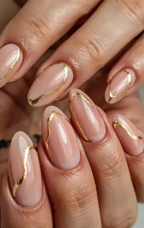 Uñas minimalistas con un toque festivo: 15 manicuras elegantes para este fin de año Uñas minimalistas con un toque festivo: 15 manicuras elegantes para este fin de año