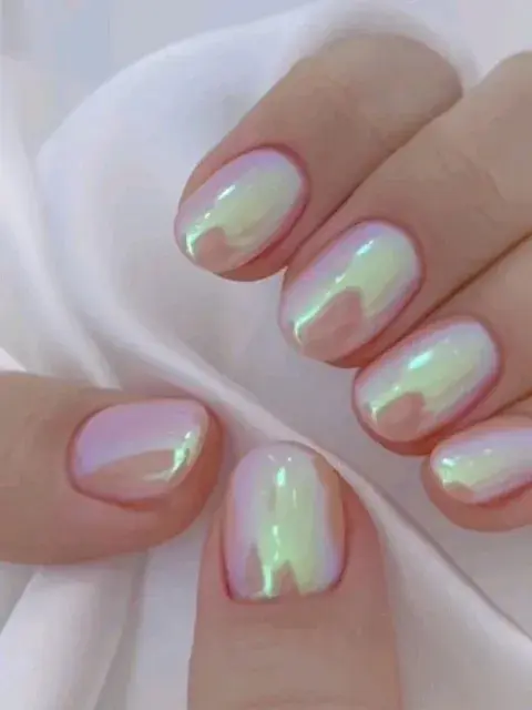 Las uñas de cristal se caracterizan por su transparencia delicada Las uñas de cristal se caracterizan por su transparencia delicada