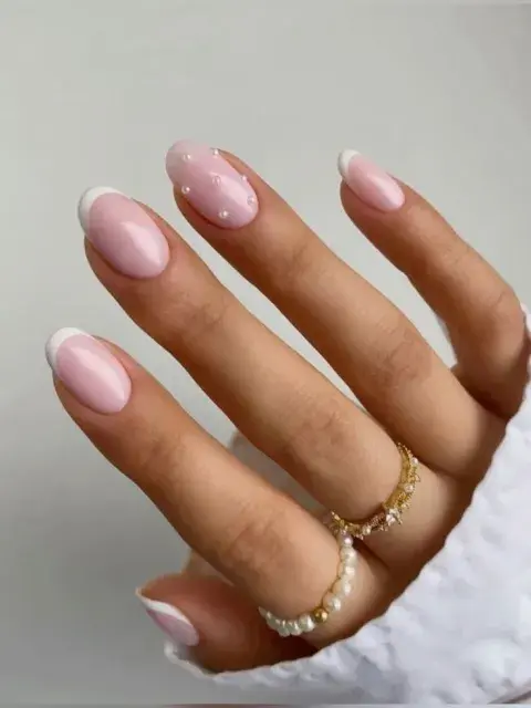 Uñas de perlas: los diseños más elegantes para las fiestas