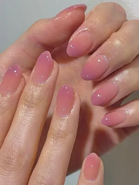 Jelly nails: las uñas gelatinosas que serán tendencia en 2026 Jelly nails: las uñas gelatinosas que serán tendencia en 2026