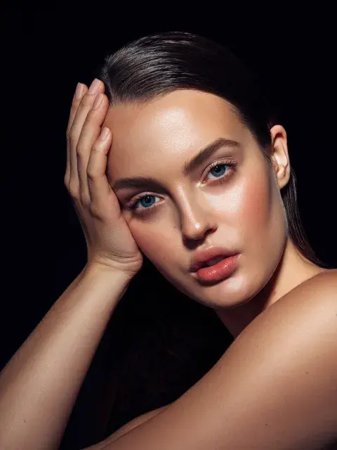 Técnicas para decirle adiós al maquillaje pesado. Técnicas para decirle adiós al maquillaje pesado.