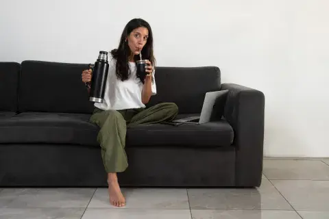 Julieta Puleo, creadora de AyMamucha y de Mamanager, cuenta su historia, su transformación y el propósito que la moviliza. Julieta Puleo, creadora de AyMamucha y de Mamanager, cuenta su historia, su transformación y el propósito que la moviliza.