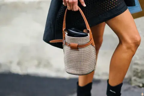 Bolsos cubo: el accesorio tendencia que será furor en 2026 Bolsos cubo: el accesorio tendencia que será furor en 2026