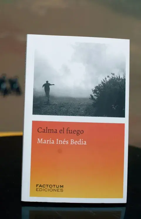 Calma el fuego (Factotum Ediciones) es la segunda novela de María Inés Bedia. 