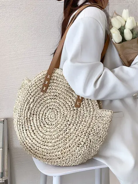 Las carteras de rafia pican en punta