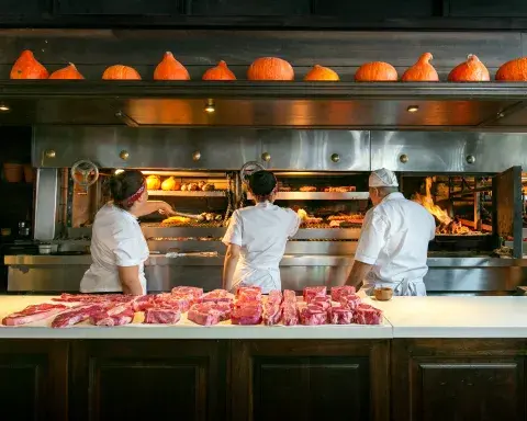 El mejor restaurante de Argentina está en Palermo: Don Julio, donde siempre hay reserva completa. El mejor restaurante de Argentina está en Palermo: Don Julio, donde siempre hay reserva completa.