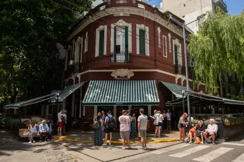 El mejor restaurante de Argentina está en Palermo: Don Julio, donde siempre hay reserva completa. El mejor restaurante de Argentina está en Palermo: Don Julio, donde siempre hay reserva completa.
