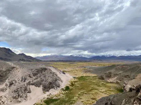 El Peñón, un pueblo ubicado a 3400 msnm que funciona como uno de los principales puntos de acceso al Campo de Piedra Pómez. 
