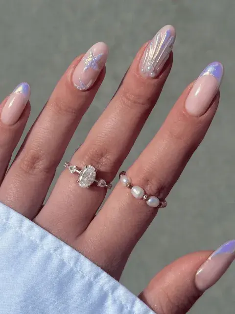 Si pensabas que una simple manicura no podía transformar todo tu look, prepárate: las mermaid nails han llegado para quedarse. Si pensabas que una simple manicura no podía transformar todo tu look, prepárate: las mermaid nails han llegado para quedarse.