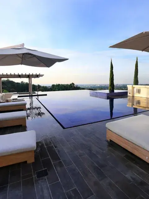 as piletas infinitas en terrazas son mucho más que un lujo estético: representan una tendencia que une diseño contemporáneo, funcionalidad y bienestar. as piletas infinitas en terrazas son mucho más que un lujo estético: representan una tendencia que une diseño contemporáneo, funcionalidad y bienestar.