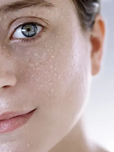 Qué es el efecto 'Glass Skin': la técnica coreana que transforma la piel y es furor Qué es el efecto 'Glass Skin': la técnica coreana que transforma la piel y es furor