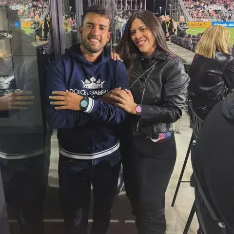 Pareja feliz a punto de casarse: Tuli Arellano y María Sol Messi. Pareja feliz a punto de casarse: Tuli Arellano y María Sol Messi.