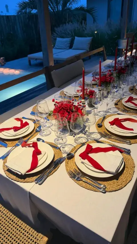 La mesa navideña de Kun Agüero y Sofía Calzetti en Nochebuena 2025.
