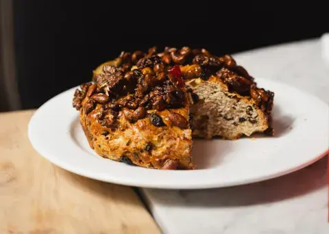 El panettone de La Parolaccia está disponible en todas las sucursales y se posiciona como una propuesta ideal para compartir en familia durante las Fiestas. El panettone de La Parolaccia está disponible en todas las sucursales y se posiciona como una propuesta ideal para compartir en familia durante las Fiestas.