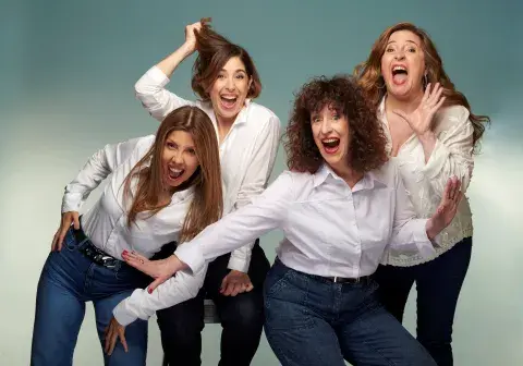 4 MUJERES GRITANDO 4 MUJERES GRITANDO