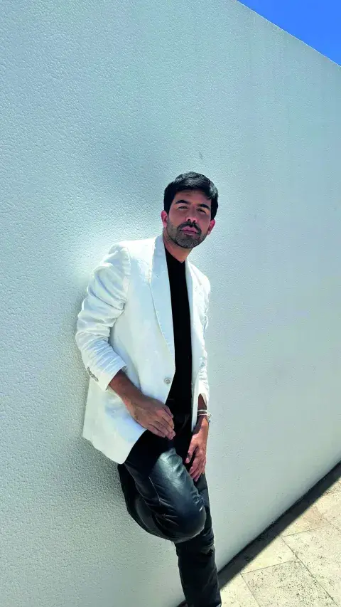 El estilista y embajador de Authentic Beauty Concept Max Jara El estilista y embajador de Authentic Beauty Concept Max Jara