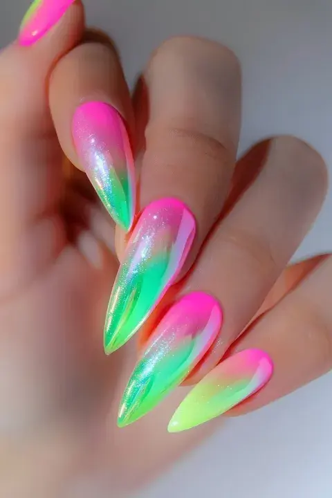 En 2026, el diseño de uñas le dice adiós a los colores neón y tonos fosforescentes. En 2026, el diseño de uñas le dice adiós a los colores neón y tonos fosforescentes.