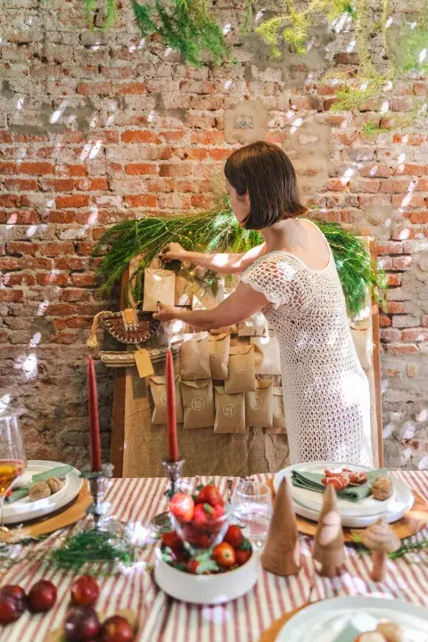 una_idea_un_gran_calendario_de_adviento_con_mensajes_para_los_invitados._vestido_verobhome_creditos_cecilia_longar.jpg una_idea_un_gran_calendario_de_adviento_con_mensajes_para_los_invitados._vestido_verobhome_creditos_cecilia_longar.jpg