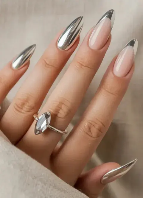 Uñas sofisticadas para Año Nuevo: toque sofisticado con degradé y metal.