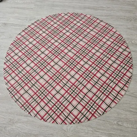 Las alfombras miden 95cm de diámetro. (Casa Estrada, $86.990 o por transferencia $69.592) Las alfombras miden 95cm de diámetro. (Casa Estrada, $86.990 o por transferencia $69.592)