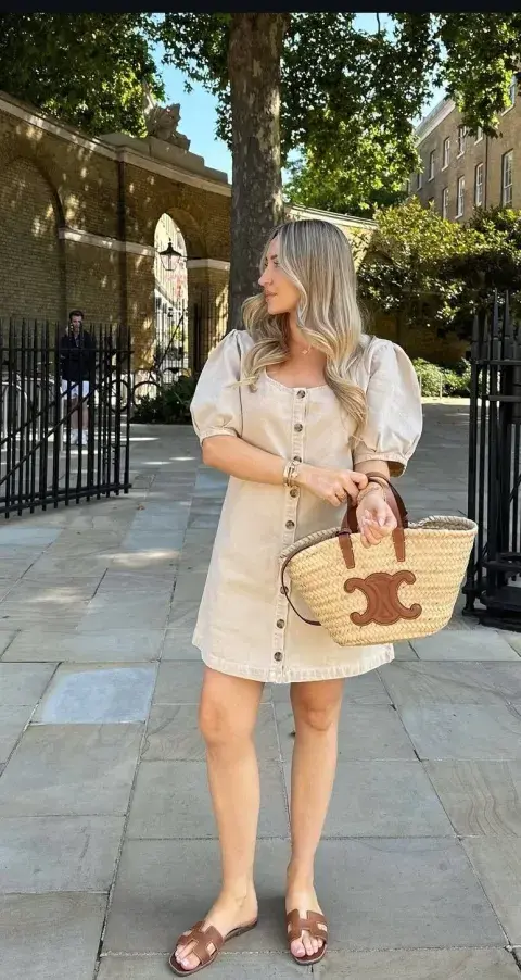Elegantes, simples y súper combinables, se volvieron protagonistas en redes sociales y street style. Elegantes, simples y súper combinables, se volvieron protagonistas en redes sociales y street style.